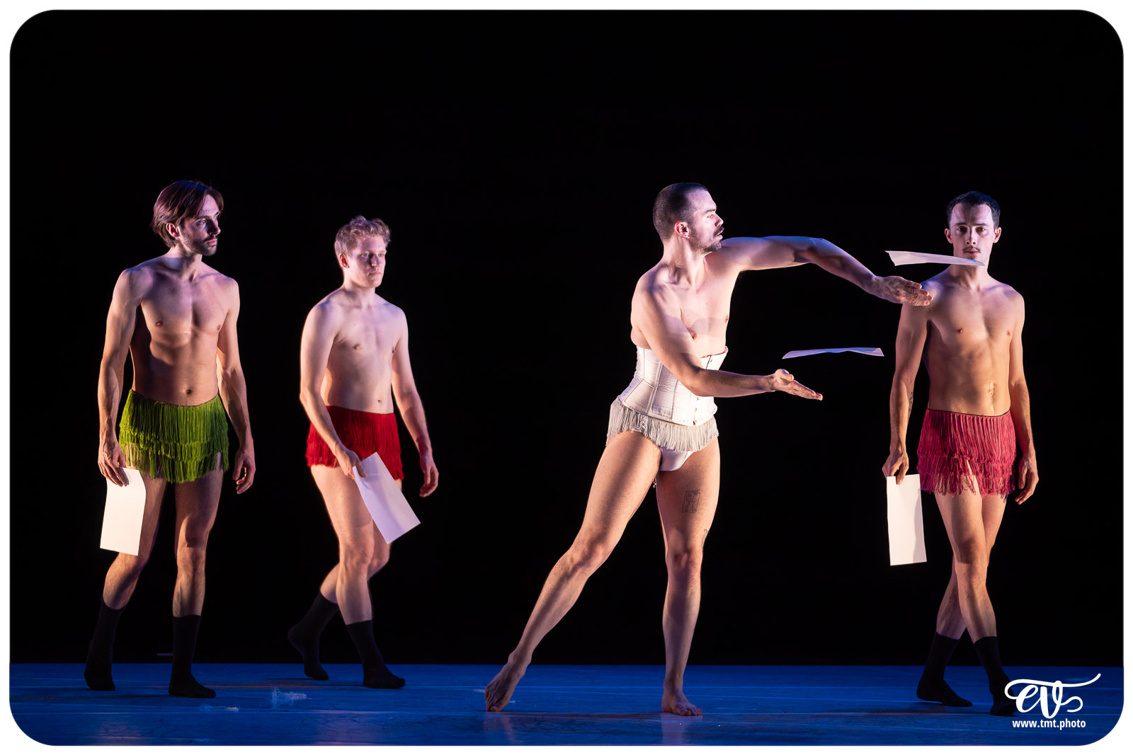 A4 (COMME LA FEUILLE) CIE CHICOS MAMBO